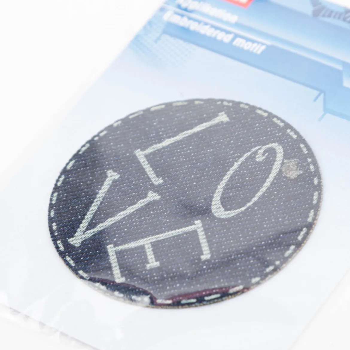 Applikation LOVE gelasert selbstklebend/aufbügelbar Jeansstoff blau 60mm von Prym