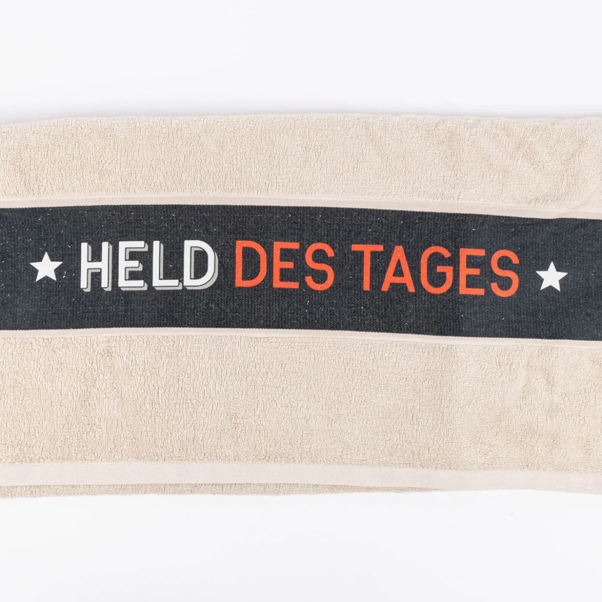 Badetuch aus Baumwolle Held des Tages beige schwarz weiß orange 70x140cm von La Vida
