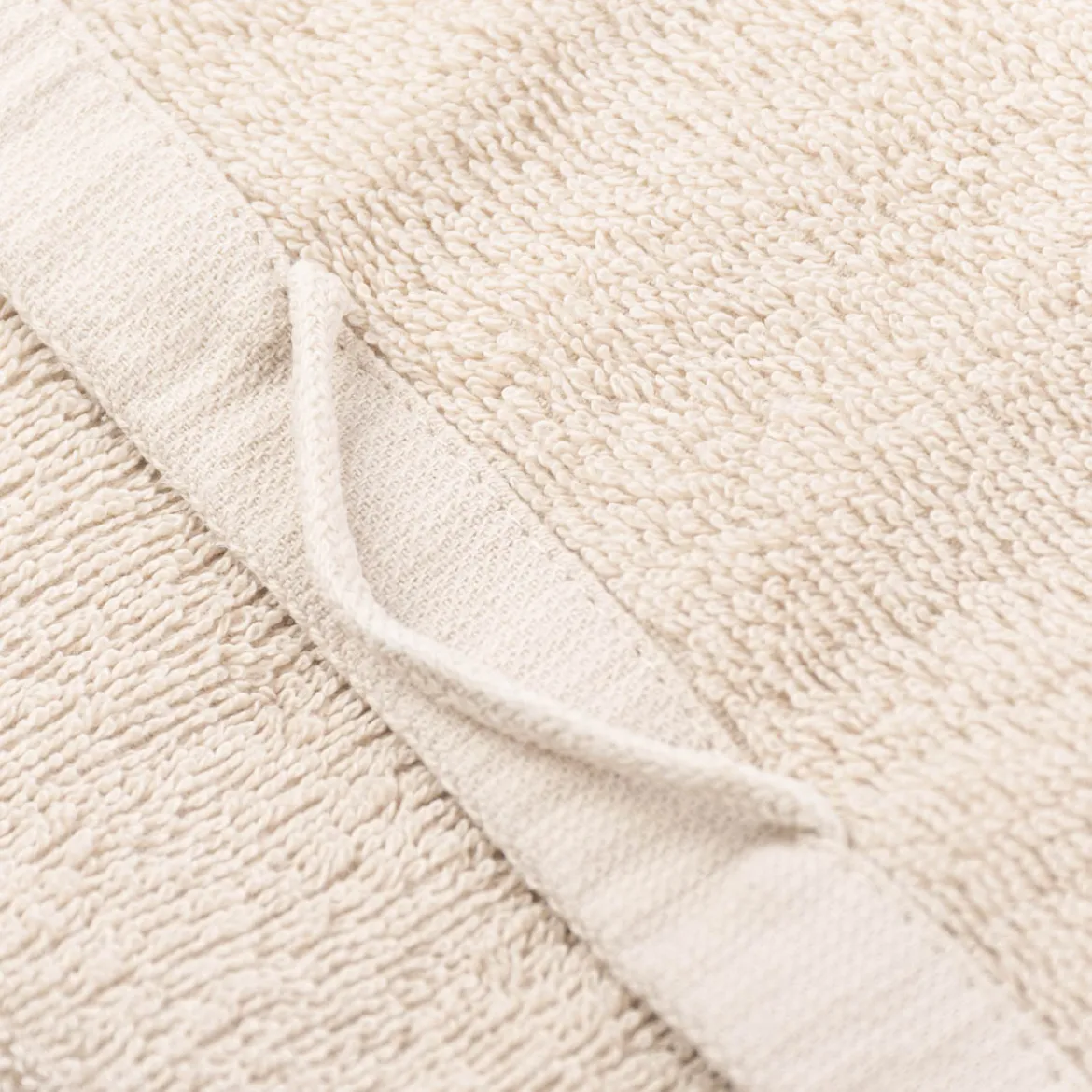 Badetuch aus Baumwolle Held des Tages beige schwarz weiß orange 70x140cm von La Vida