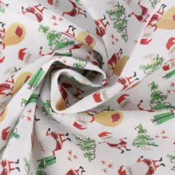 Baumwollstoff Digitaldruck Santa Claus Weihnachtsmann Christbaum weiß rot grün 1,50m Breite