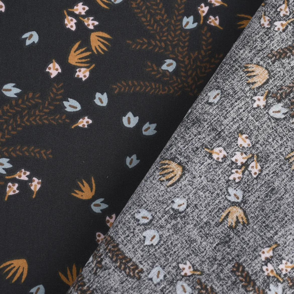 Baumwollstoff HOSIA Blätter Gräser Ranken dunkelgrau hellblau ocker 1,50m Breite