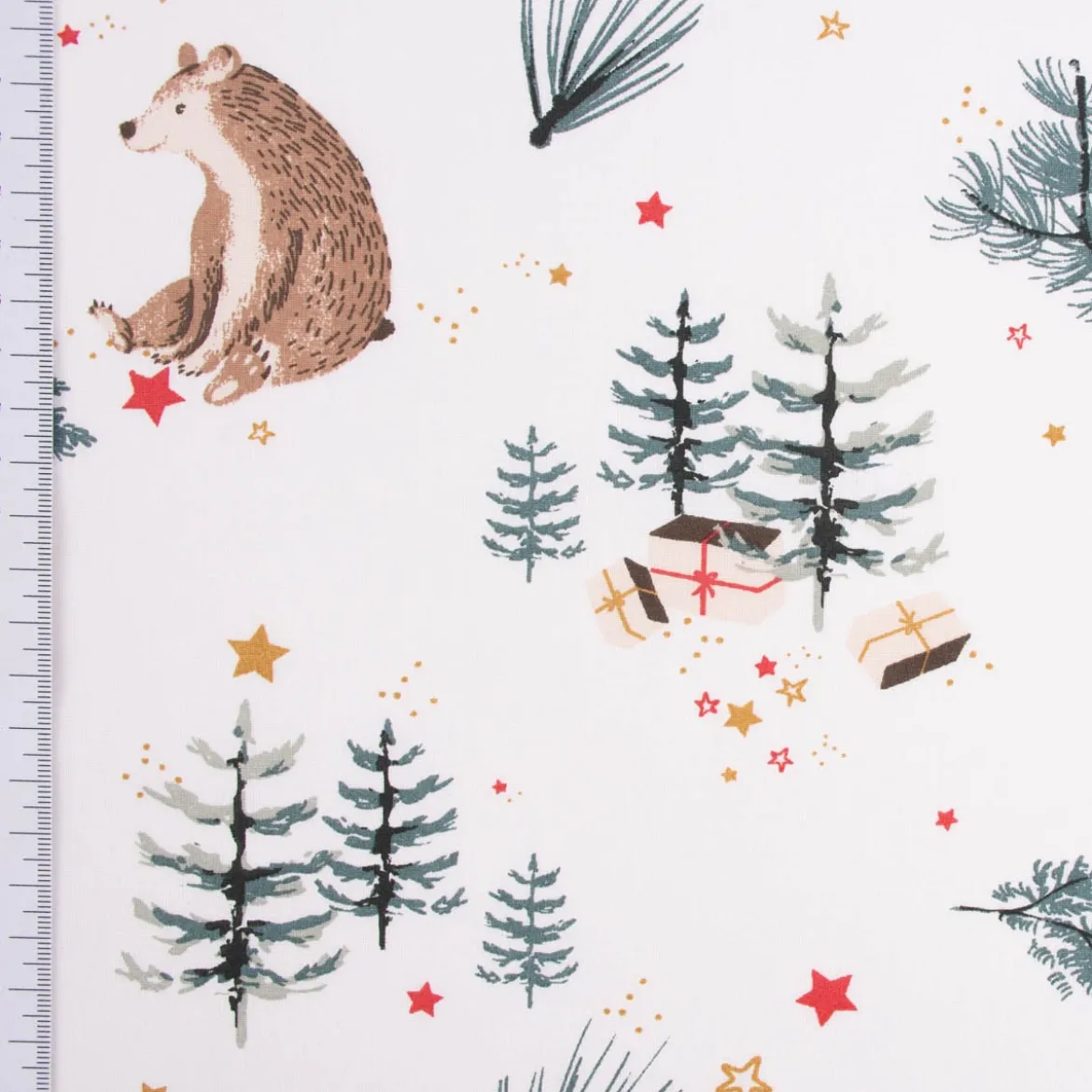 Baumwollstoff LUDWIG Weihnachten Tannenbaum Bär Geschenke weiß grün braun 1,5m Breite