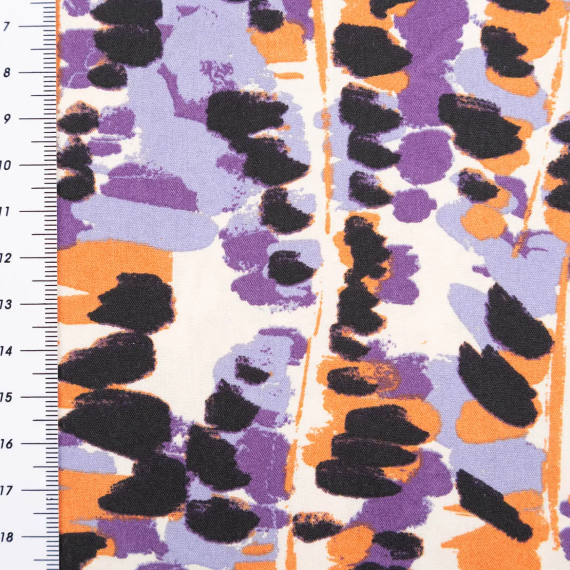 Baumwollstoff mit 40% Viskose abstrakt ecru orange lila schwarz 1,48m Breite
