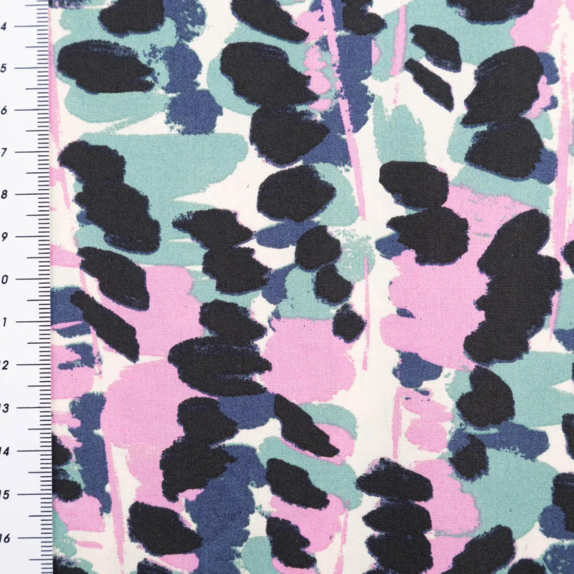 Baumwollstoff mit 40% Viskose abstrakt ecru grün rosa schwarz 1,48m Breite