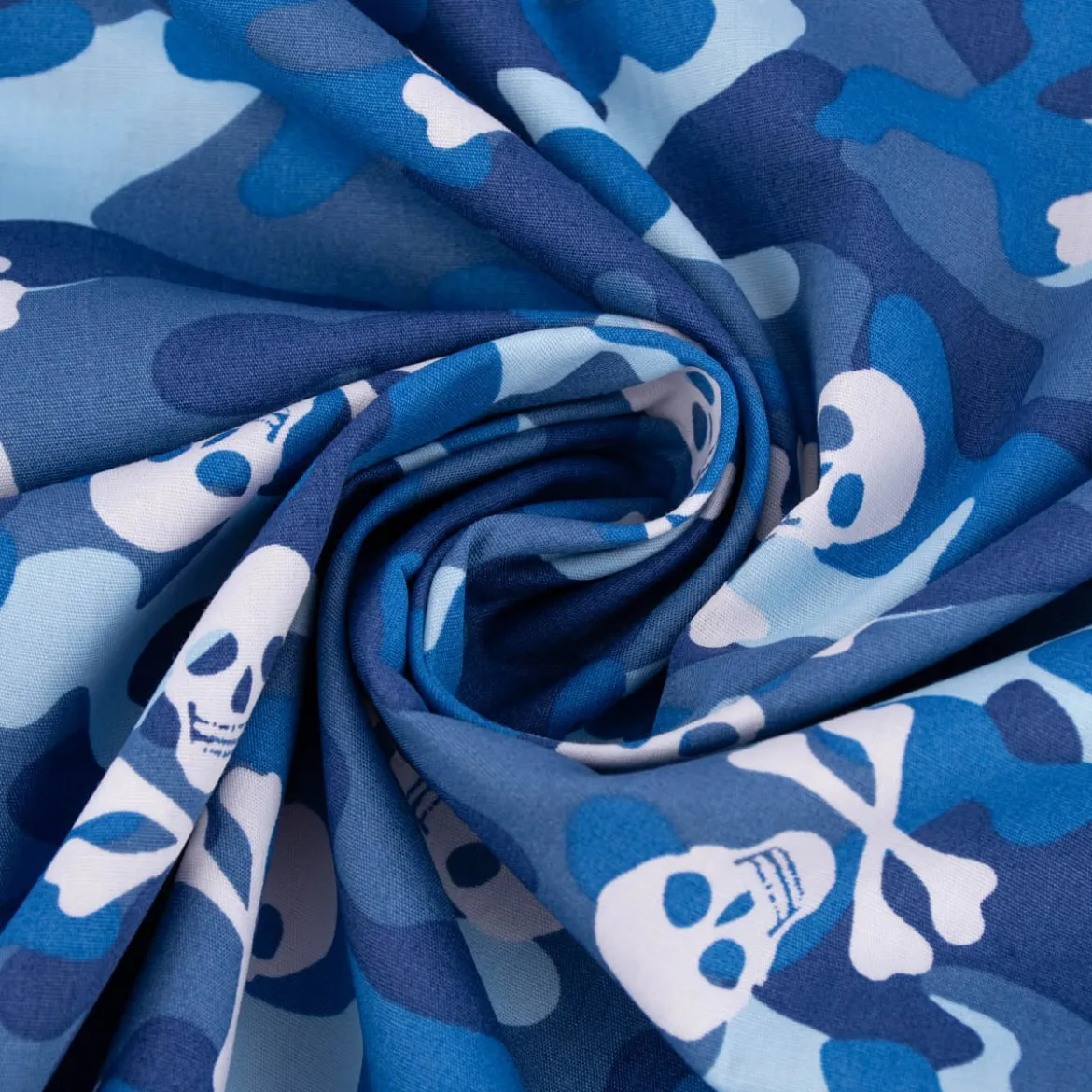 Baumwollstoff Popeline Camouflage Totenköpfe blau 1,44m Breite