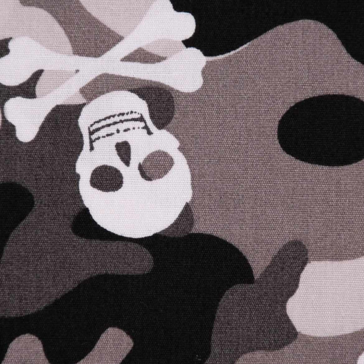 Baumwollstoff Popeline Camouflage Totenköpfe grau 1,44m Breite