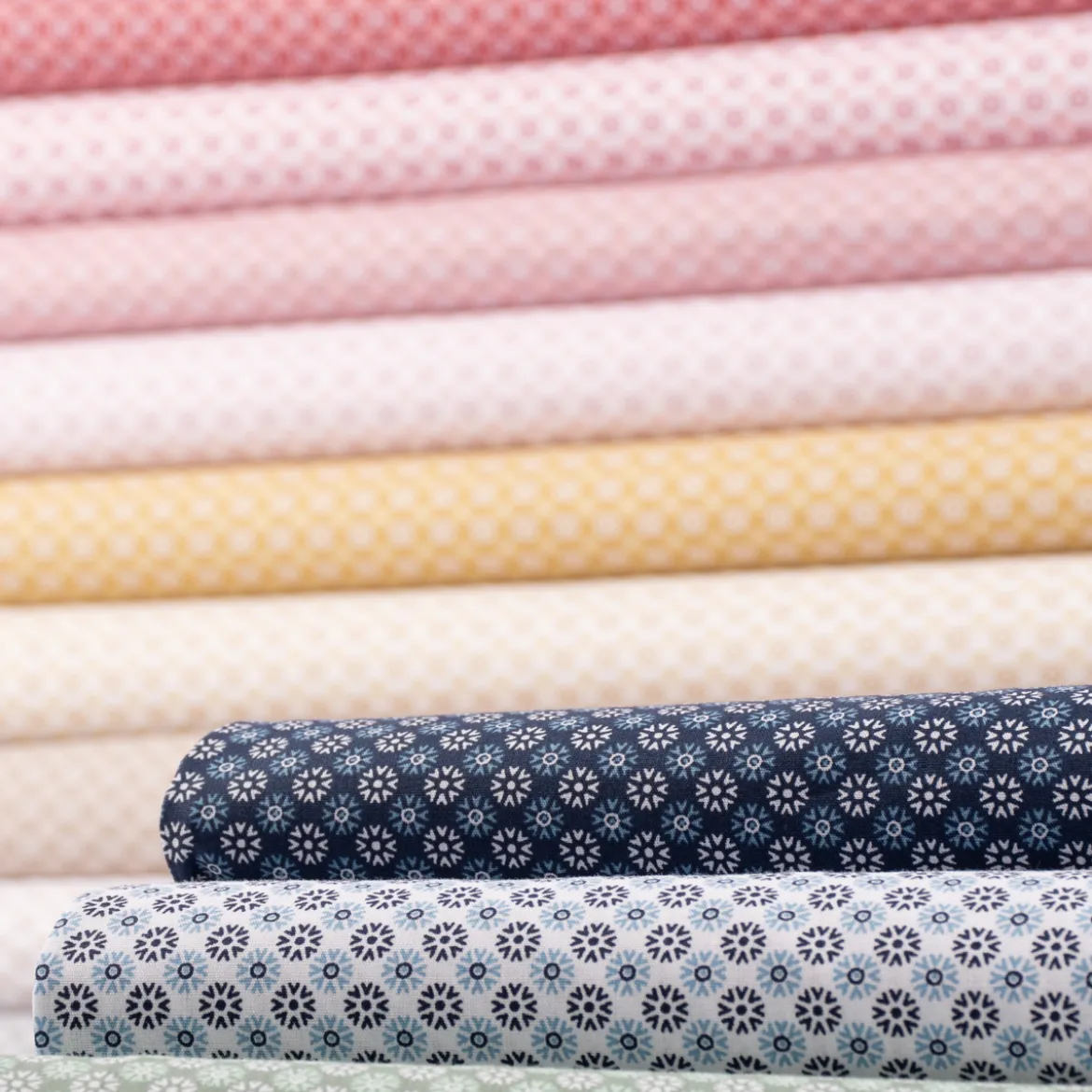 Baumwollstoff Popeline Minimals Blümchen Kreis-Ornamente weiß gelb 1,48m Breite
