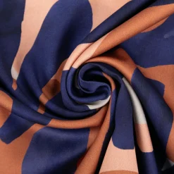 Baumwollstoff Satin Stoff Cotton Satin Digital Leaves blau 1,48m Breite