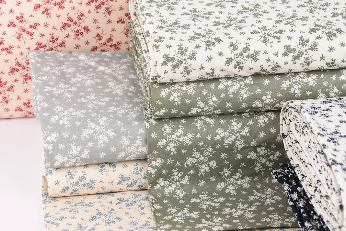 Baumwollstoff Trachtenstoff Blumen dunkelblau weiß 1,4m Breite