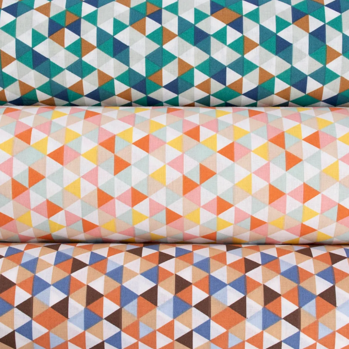 Baumwollstoff Trimia Geometrie Dreiecke weiß blau bunt 1,5m Breite