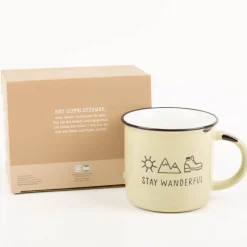 Becher Vintage Bergglück stay wanderful von Grafik Werkstatt