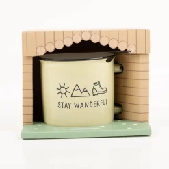 Becher Vintage Bergglück stay wanderful von Grafik Werkstatt