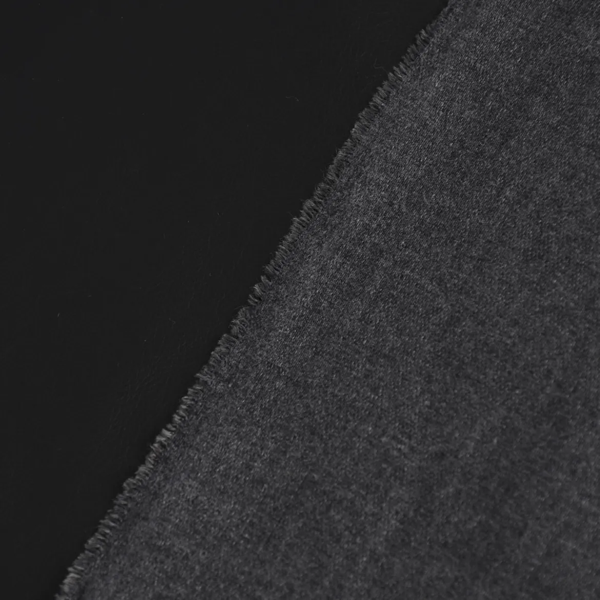 Bekleidungsstoff Kunstleder Lederimitat schwarz matt 1,4m Breite