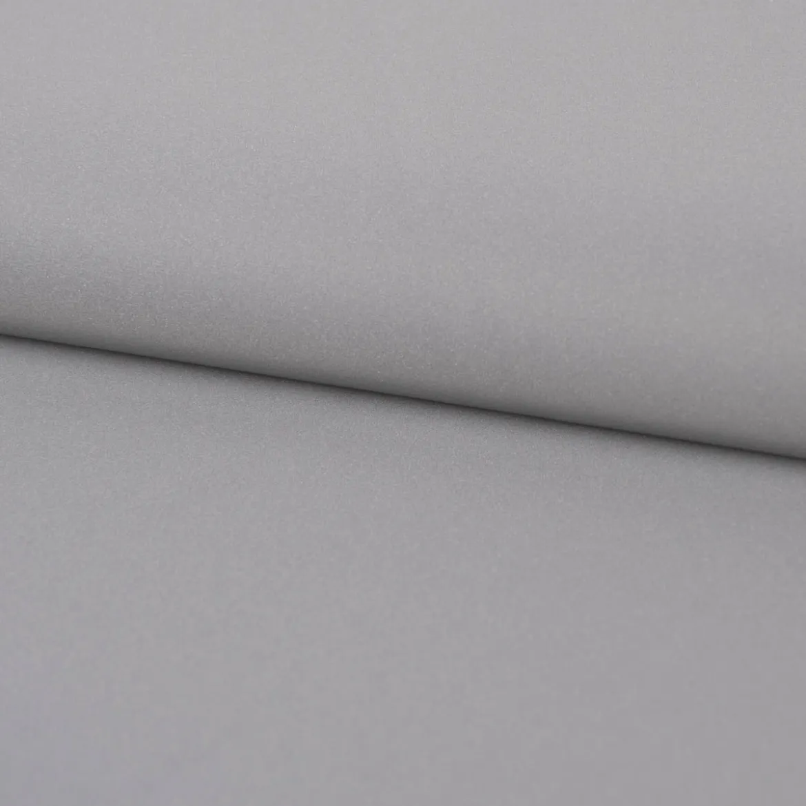 Bekleidungsstoff Polyester wasserabweisend reflektierend uni hellgrau 1,4m Breite