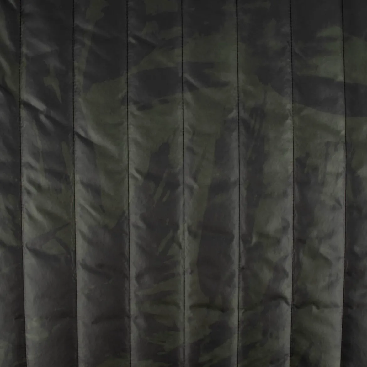Bekleidungsstoff Steppstoff Camouflage schwarz olivgrün schlamm 1,35m Breite