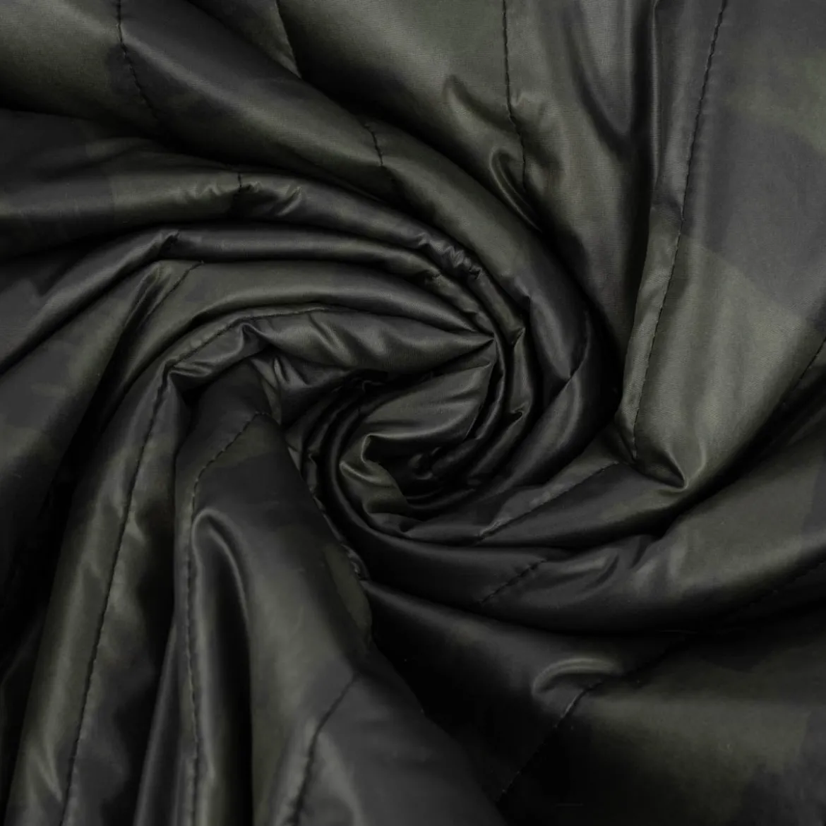 Bekleidungsstoff Steppstoff Camouflage schwarz olivgrün schlamm 1,35m Breite