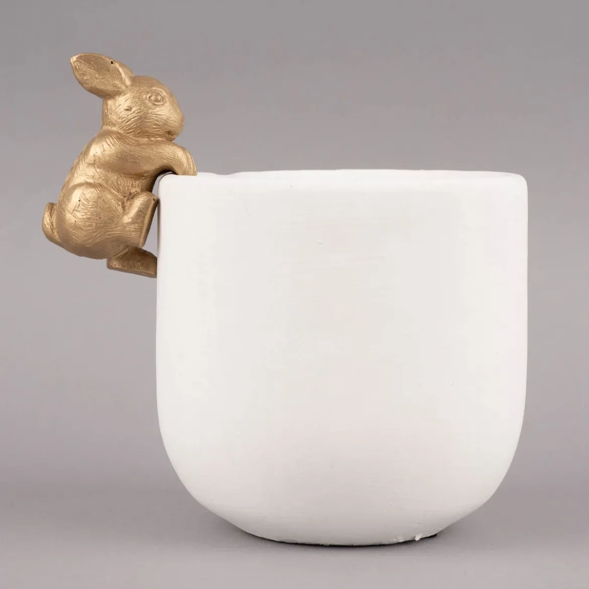 Übertopf mit Hase Zement weiß goldfarbig 14x19cm
