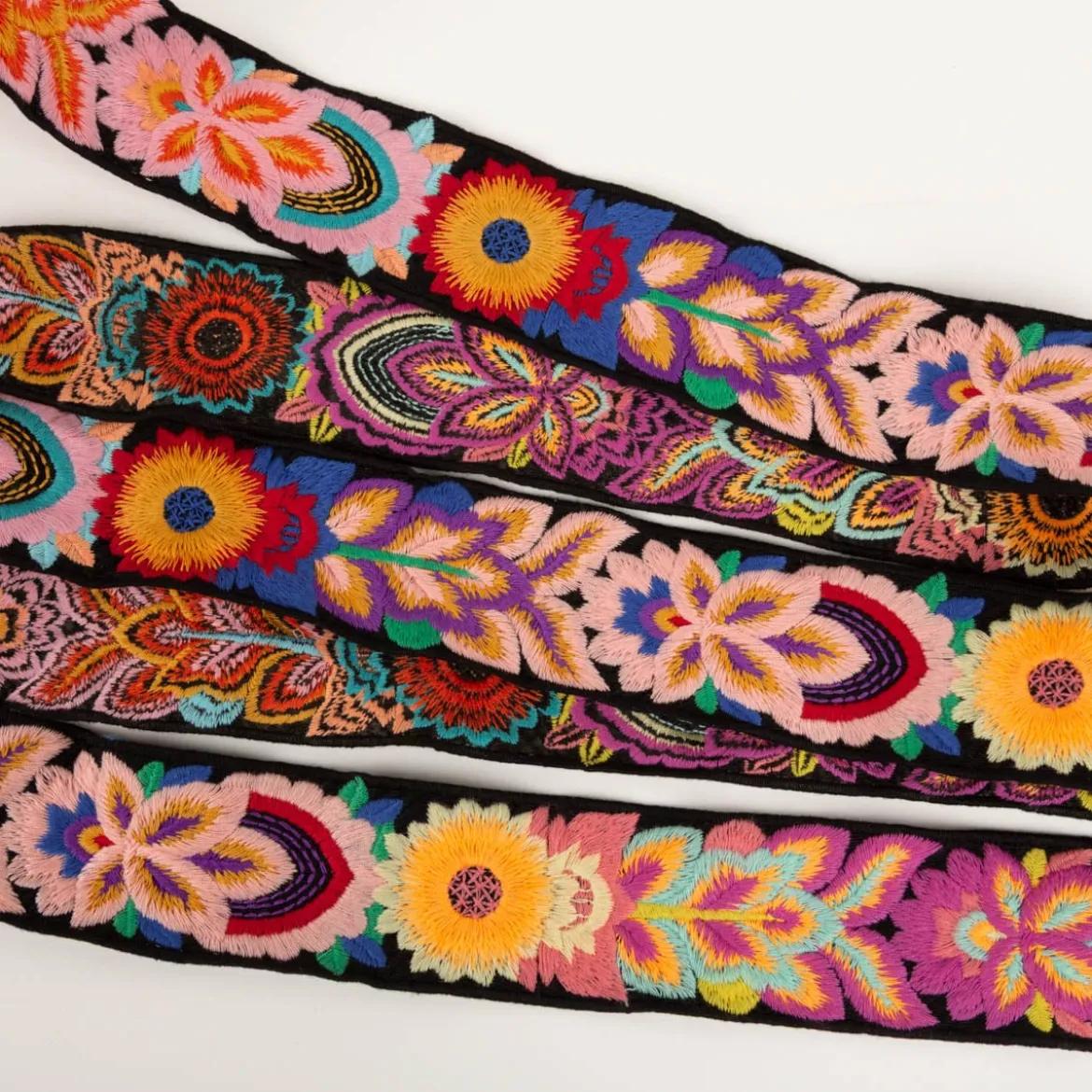 Bestickte Blumenborte Boho schwarz bunt 5cm Breite