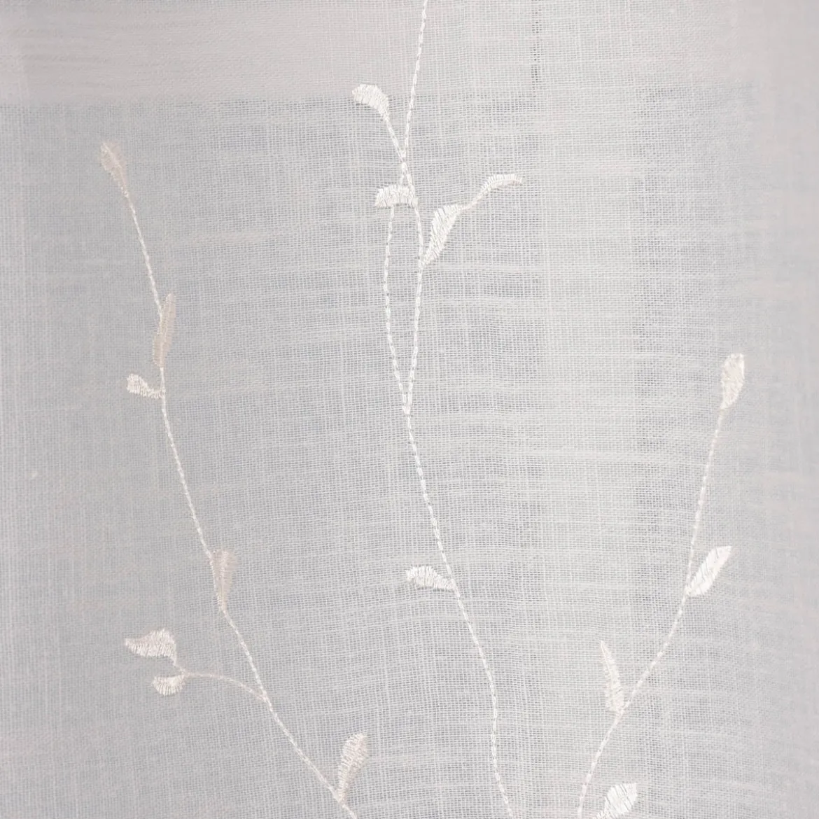 Bio Schlaufenbistro Scheibengardine aus Bio Baumwolle Blätterstickerei Leinenstruktur halbtransparent hellgrau 150x50cm