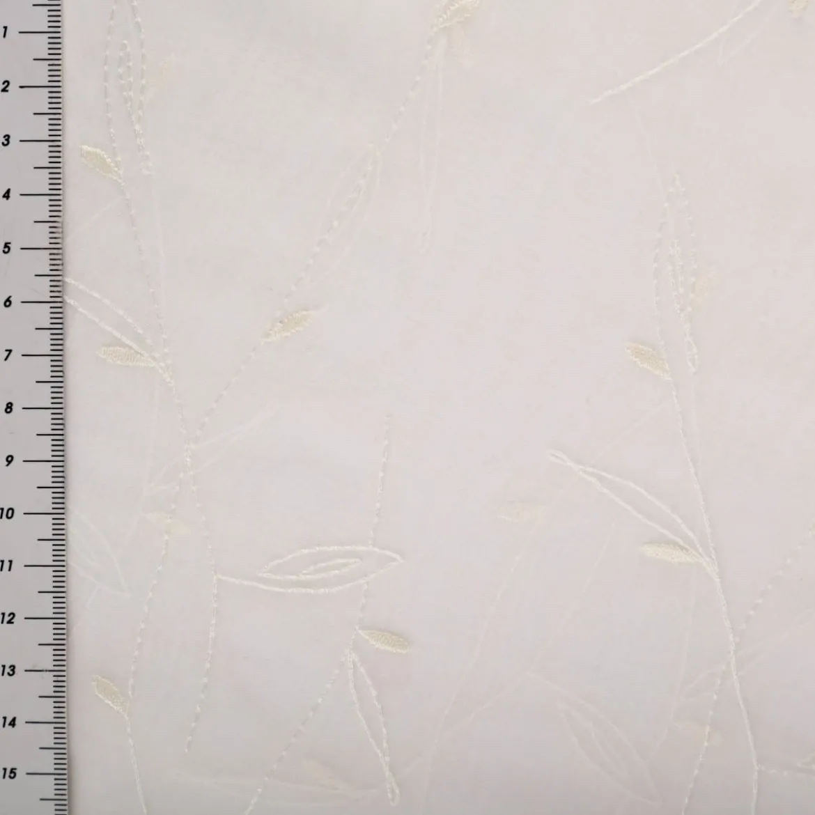 Brautstoff hauchzart transparent mit Blätterstickerei weiß 140cm breit
