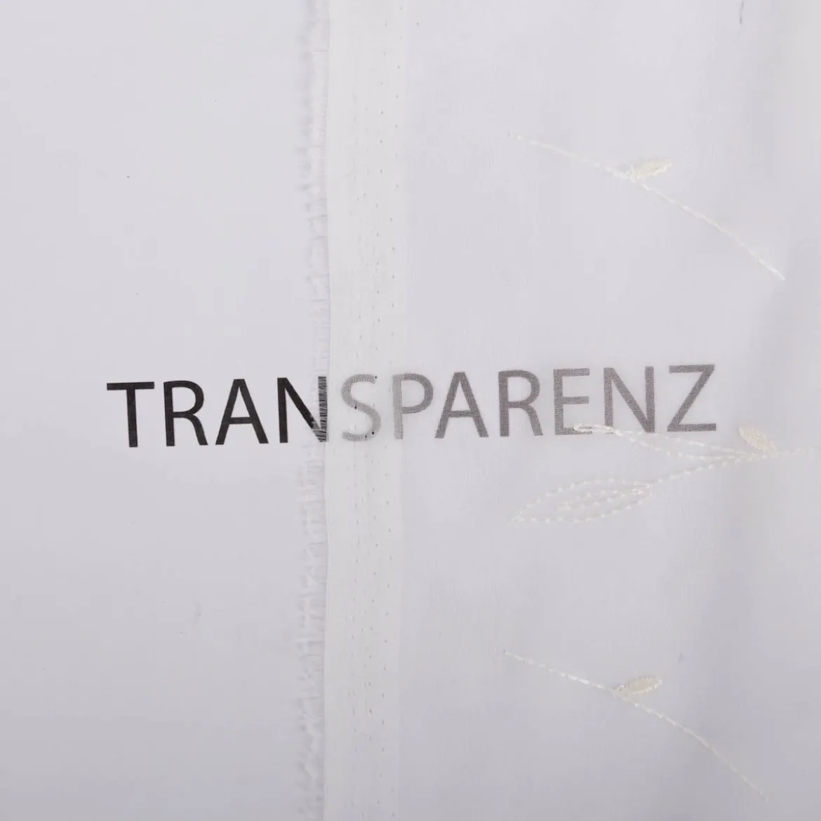Brautstoff hauchzart transparent mit Blätterstickerei weiß 140cm breit