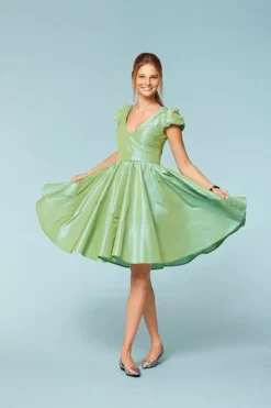 Burda Schnittmuster 7556 Kleid