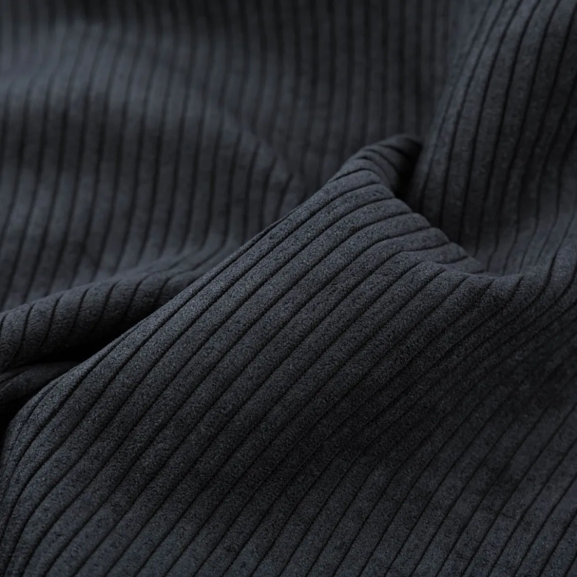 Cord Polsterstoff mit Fleckschutz Capri uni schwarz 1,45m Breite