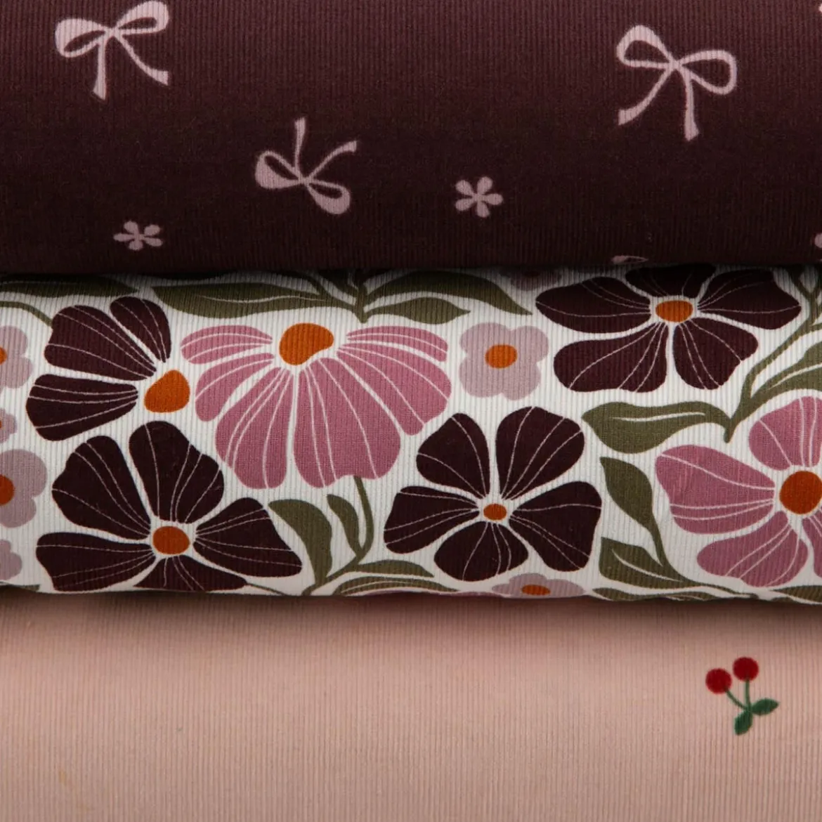 Cord Stoff Feincord 21W Baumwolle mit Kirschen rosa rot 1,45m Breite