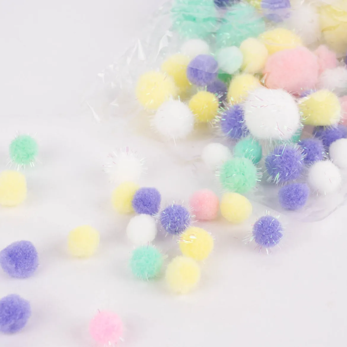 Creativ Company Pompons Glitter 1 Set verschiedene Farben und Größen