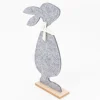 Dekofigur Hase aus Filz auf Holzfuß grau natur 17x5x33cm