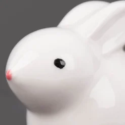 Dekofigur Hase hockend aus Porzellan weiß 6x4x5cm von Rico Design