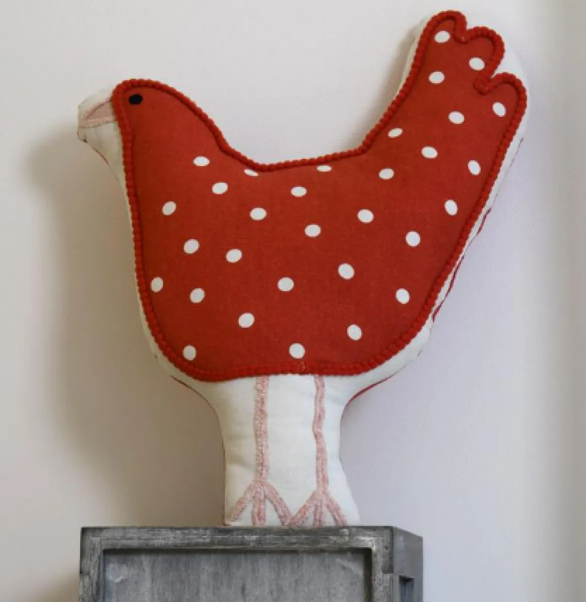 Dekokissen Kinderkissen Huhn rot weiß 40x32cm