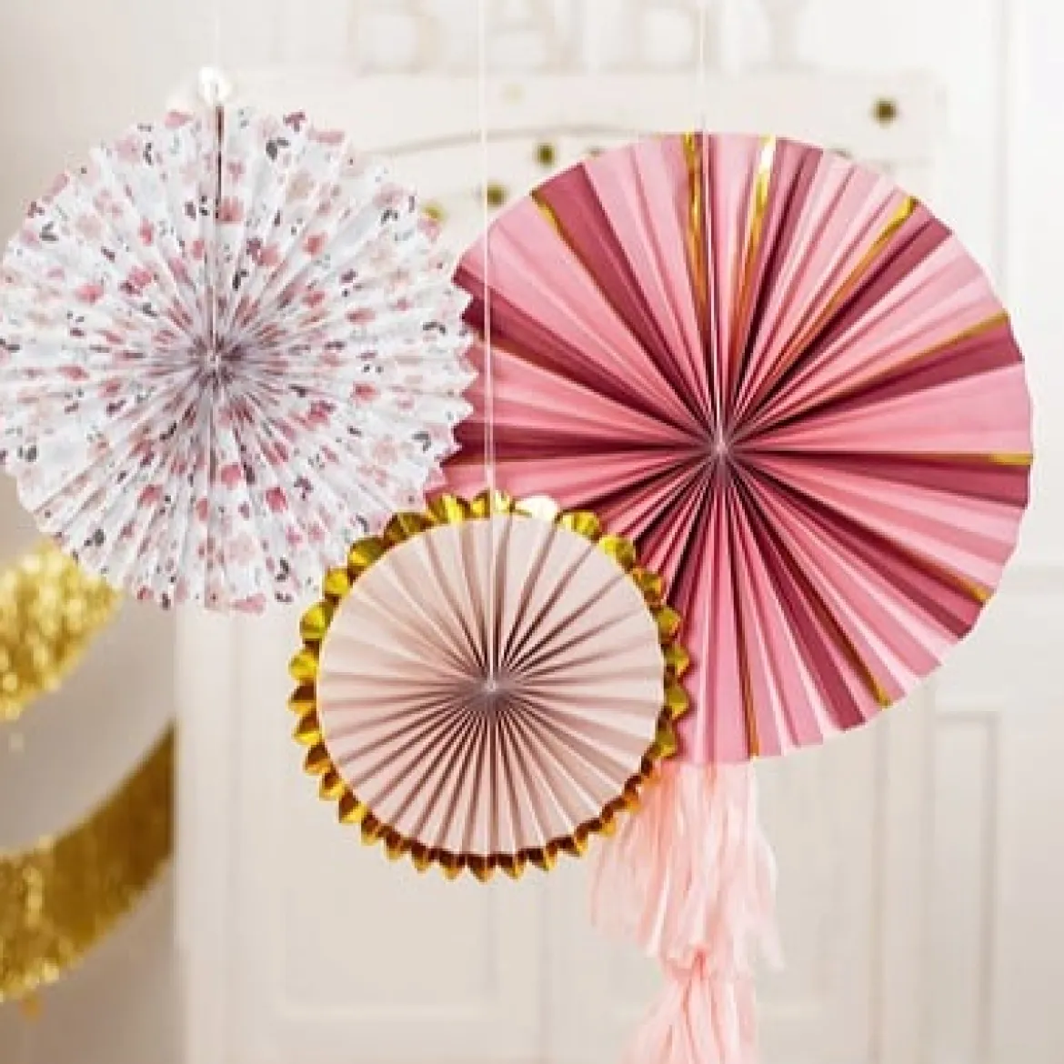 Deko Rosetten Blumen 3er Set Papier rosa weiß goldfarbig verschieden groß