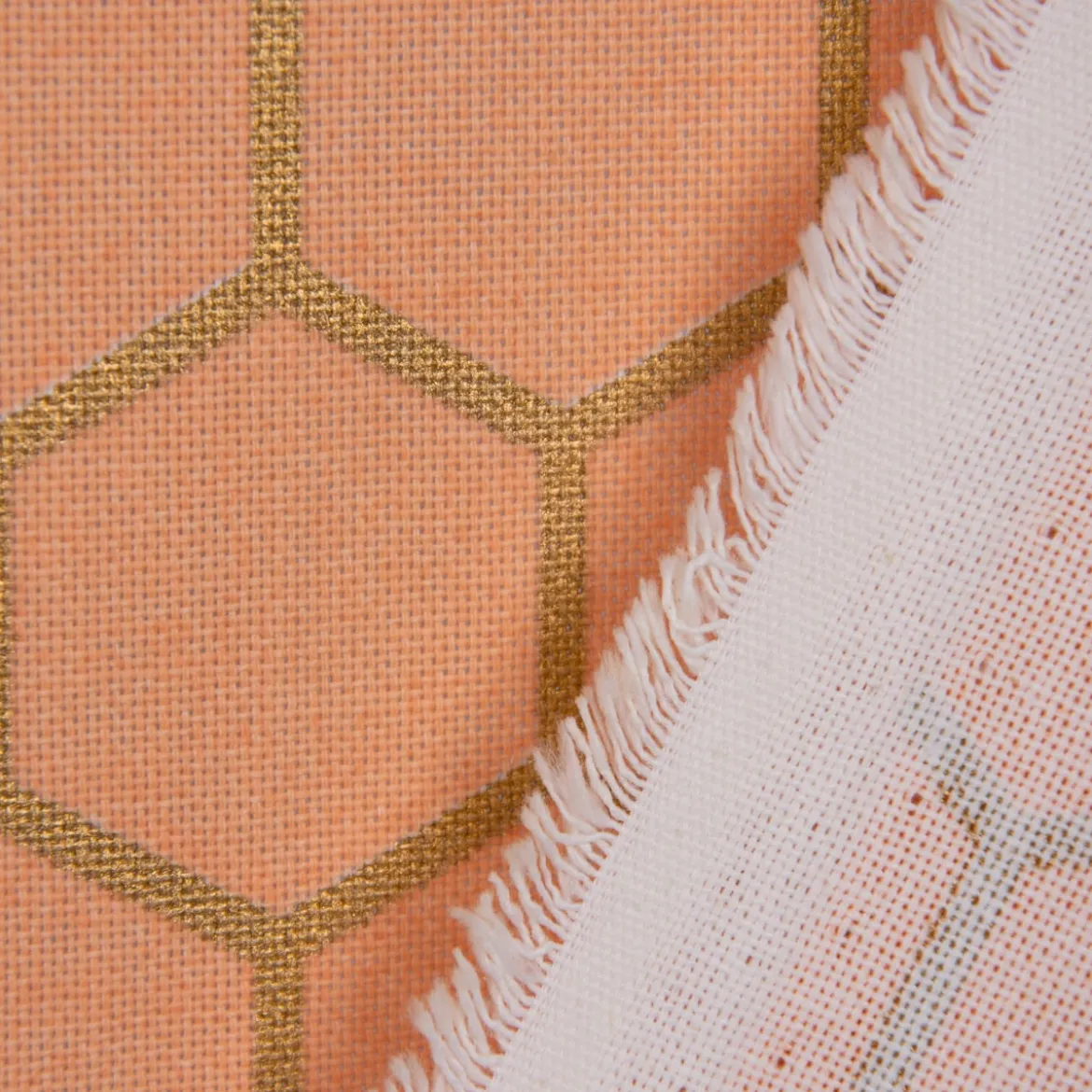 Dekostoff Baumwollstoff Waben Sechseck apricot gold metallic 1,40m Breite