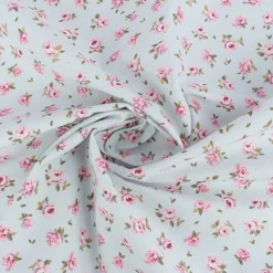 Dekostoff Halbpanama Classic Little Rose Allover Rosenblüten hellblau rosa 1,40m Breite
