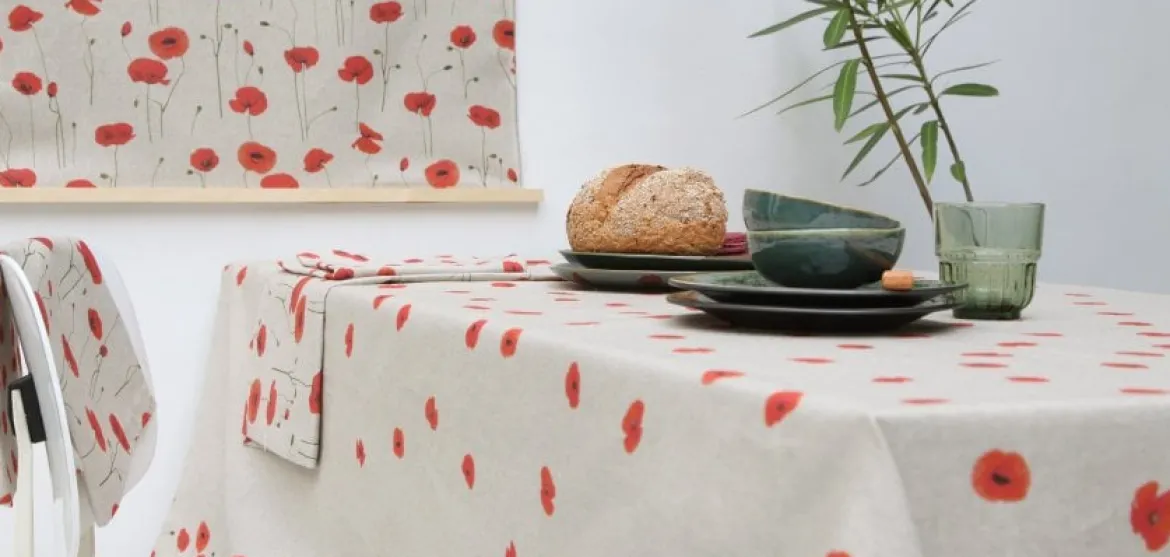 Dekostoff Halbpanama Leinenlook Poppy Field Mohnblumen natur rot 1,40m Breite