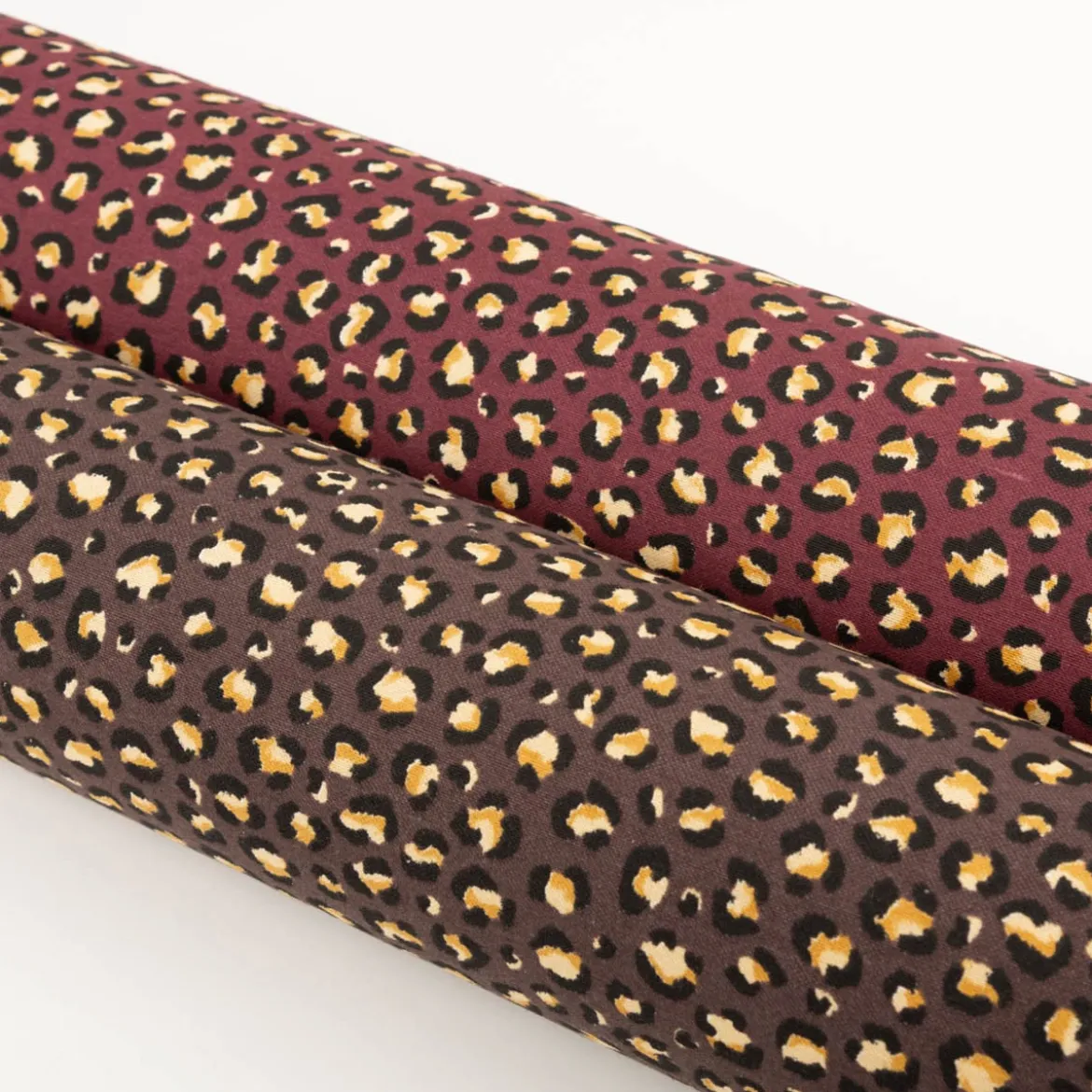 Dekostoff Halbpanama Leomuster Leoprint weinrot gold 1,40m Breite
