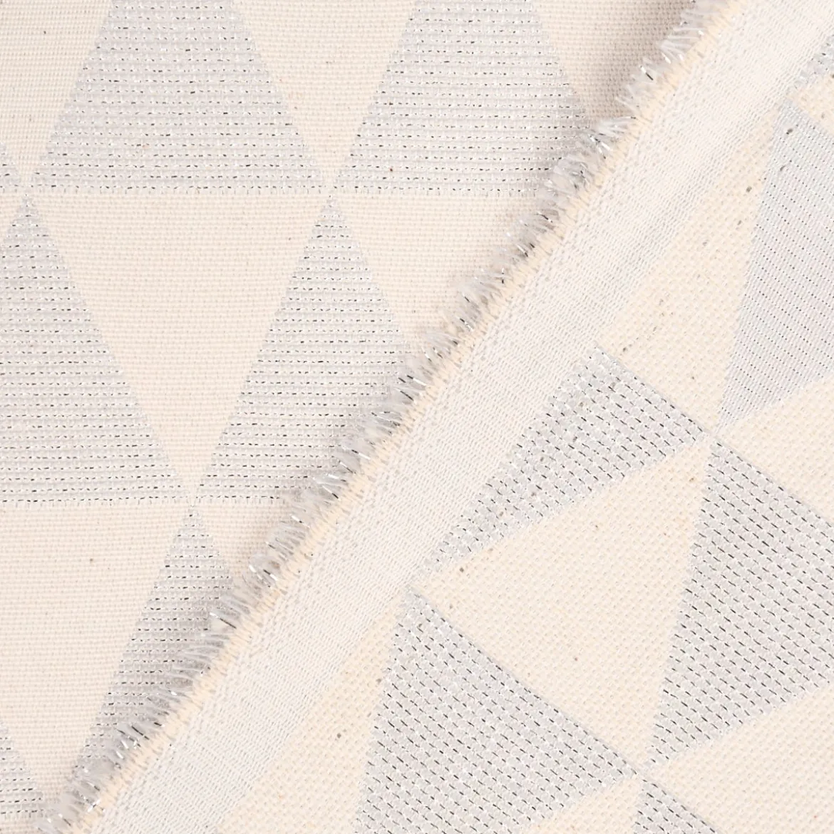 Dekostoff Jacquard Doubleface Premium Metallic Triangel Retro Scandi silber hellbeige 1,4m Breite