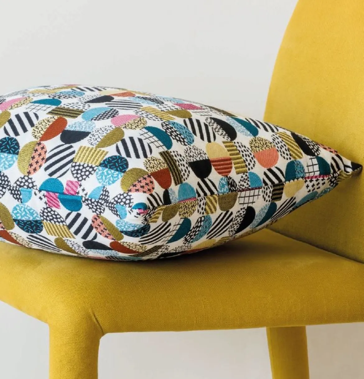 Dekostoff Jacquard geometrisch Kreise weiß schwarz bunt 1,5m Breite