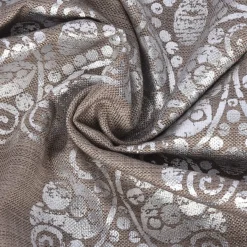 Dekostoff Leinenstruktur Adagio Ornament Metallicprint taupe silberfarbig