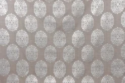 Dekostoff Leinenstruktur Adagio Ornament Metallicprint taupe silberfarbig