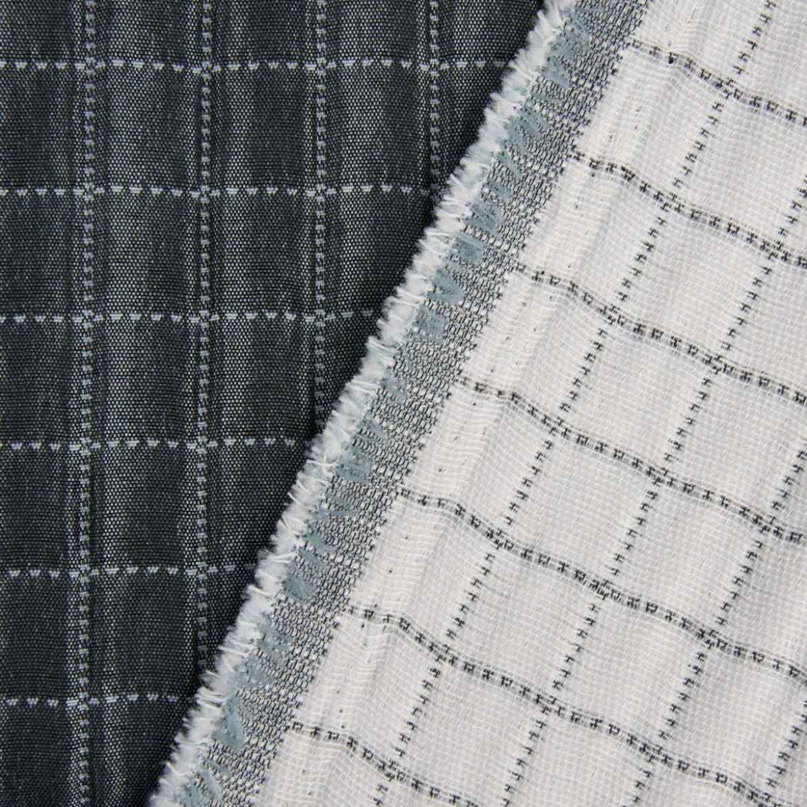 Dekostoff Plaidstoff Steppstoff Überwurf Fliesen Quadrate überbreit graublau weiß 2,80m Breite