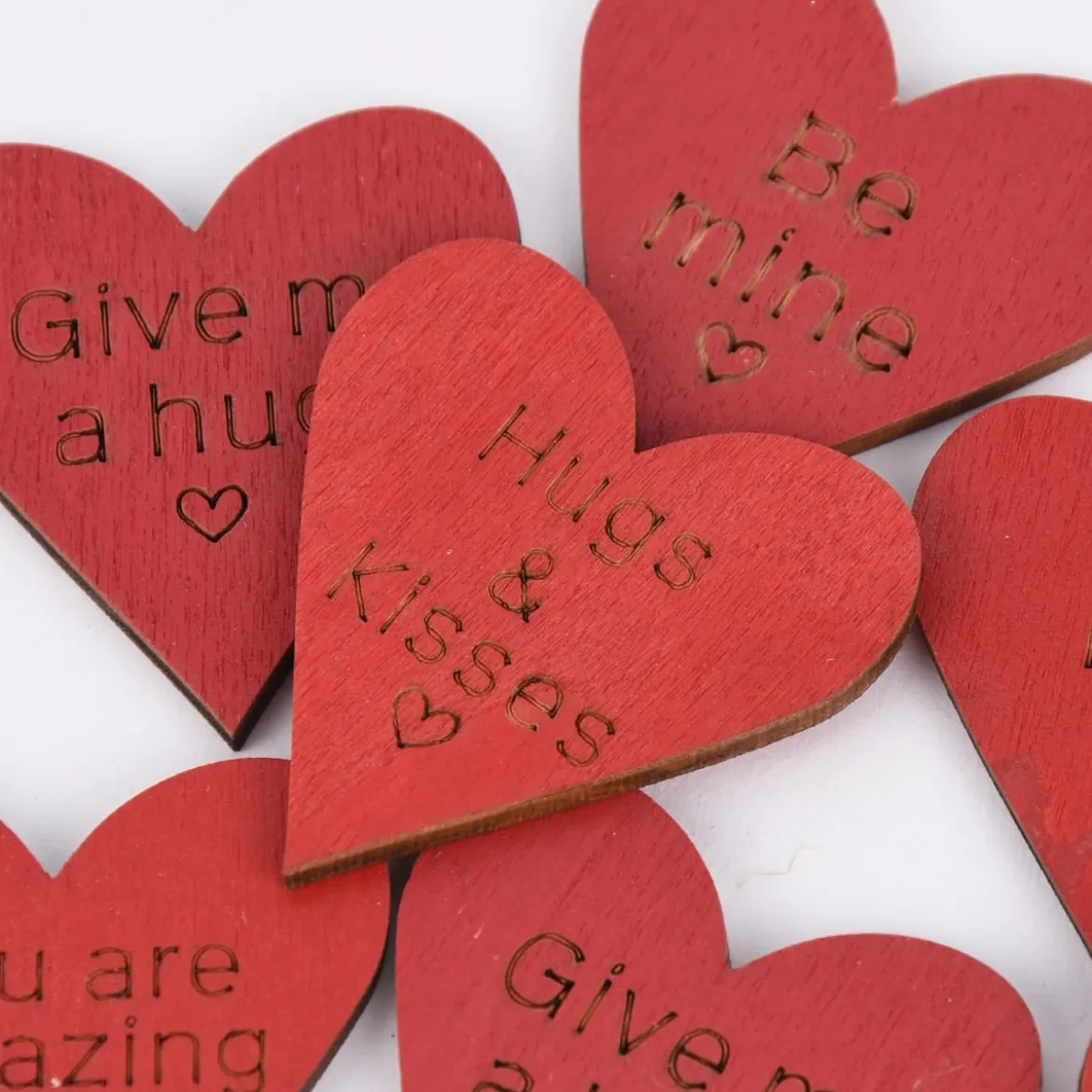 Dekostreu Loveletters Herz rot 30-tlg.