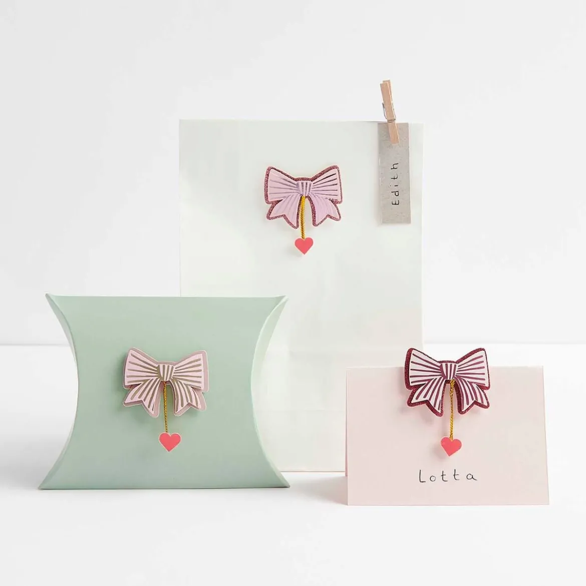 3D Sticker Schleifen mit Herzchen in Rosa 6Stk von Rico Design