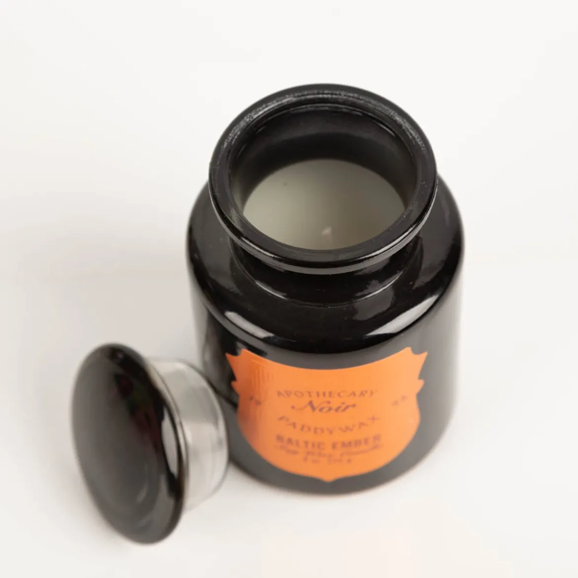 Duftkerze Sojakerze Apothecary Noir Baltic Ember 226gr von Paddywax