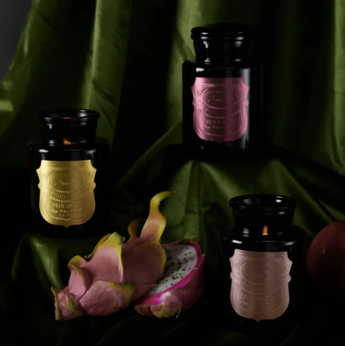 Duftkerze Sojakerze Apothecary Noir Linen & Orris 226 g von Paddywax