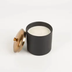 Duftkerze Sojakerze Hygge Black Bergamot & Mahagoni 425g mit 3 Dochten im Keramiktopf mit Metalldeckel von Paddywax