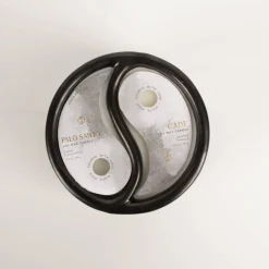 Duftkerze Sojakerze Yin-Yang Black Palo Santo/Cade 311gr im Keramiktopf von Paddywax