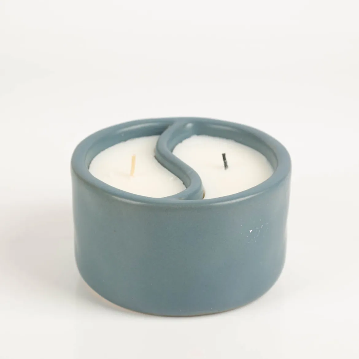Duftkerze Sojakerze Yin-Yang Royal Blue Sea Moss/Sage 311gr im Keramiktopf von Paddywax