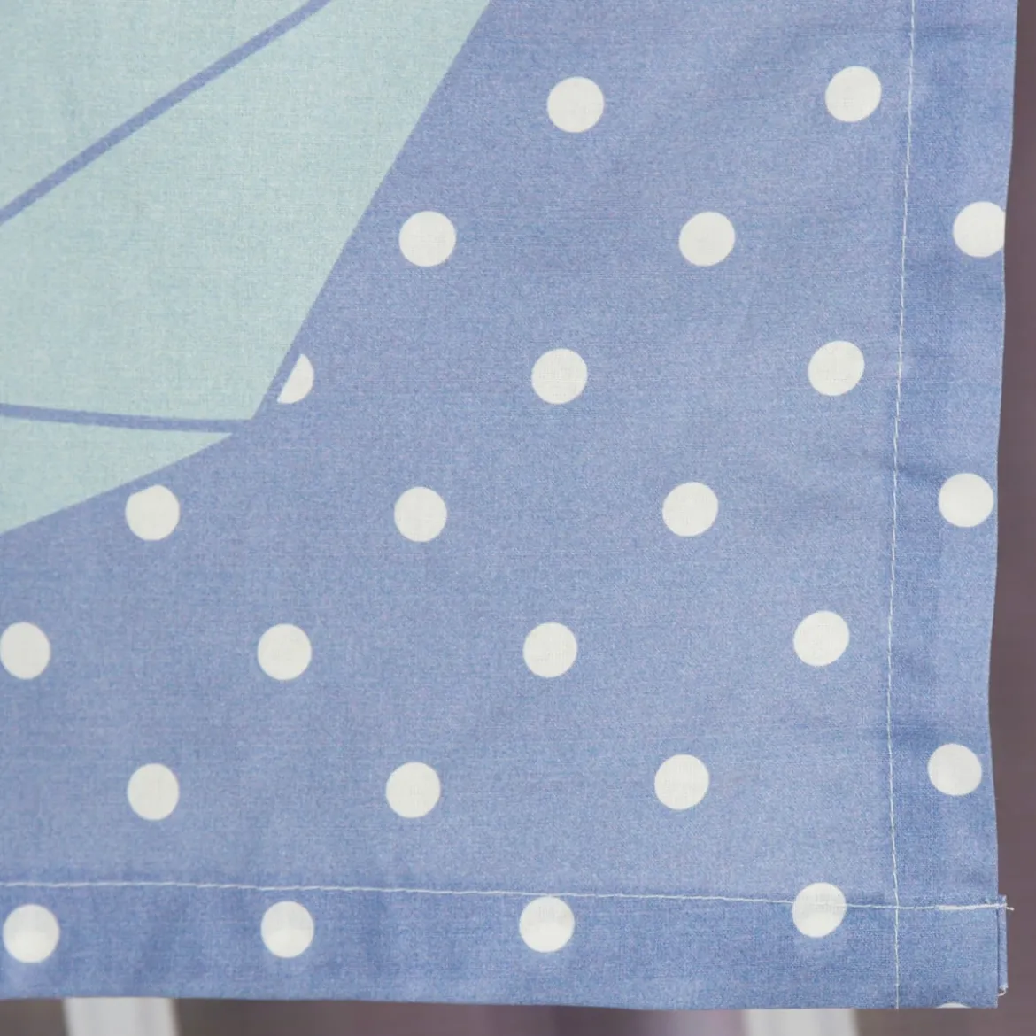 Fertiggardine Fertigschal Flags mit verdeckten Schlaufen Fähnchen und Schiffchen weiß blau 140x245cm
